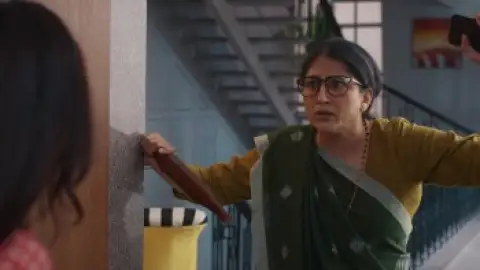 Still 1 of Ek Chatur Naar (2025) WEB-DL [Hindi DD5.1] 4K 1080p 720p & 480p [x264/HEVC]