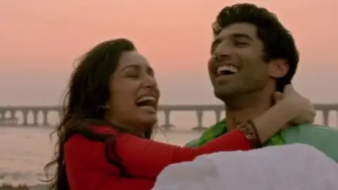 Still 6 of Aashiqui 2 (2013) BluRay [Hindi DD5.1] 1080p 720p & 480p [x264]