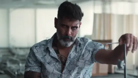 Still 2 of Kadaram Kondan (2019) UNCUT DS4K WEB-DL [Hindi (DD2.0) & Tamil] 4K 1080p 720p & 480p Dual Audio [x264/10Bit-HEVC]