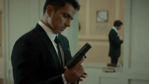 Still 1 of Fateh (2025) PROPER DS4K WEB-DL [Hindi DD5.1] 4K 1080p 720p & 480p [x264/HEVC]