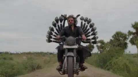 Still 4 of Mahaan (2022) UNCUT DS4K WEB-DL [Hindi (DD5.1) & Tamil] 4K 1080p 720p & 480p Dual Audio [x264/10Bit-HEVC]