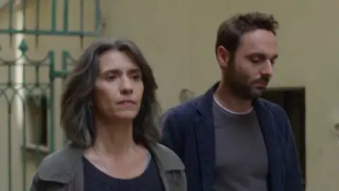 Still 2 of Sara – Woman in the Shadows (Season 1) WEB-DL [Hindi (DD5.1) & English] 1080p 720p & 480p [x264/10Bit-HEVC] | NF Series