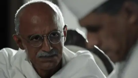 Still 1 of Swatantra Veer Savarkar (2024) WEB-DL [Hindi DD5.1] 4K 1080p 720p & 480p [x264/HEVC]