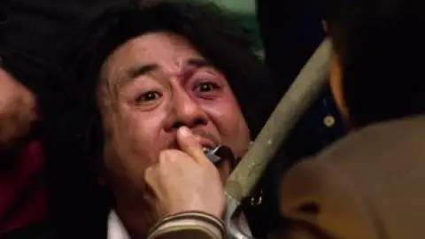 Still 2 of Oldboy (2003) BluRay [Hindi (DD5.1) & Korean] 1080p 720p & 480p [x264/10Bit-HEVC]