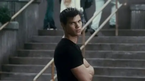 Still 3 of The Twilight Saga: Eclipse (2010) BluRay [Hindi (ORG 2.0) & English] 1080p 720p & 480p [x264/10Bit-HEVC]