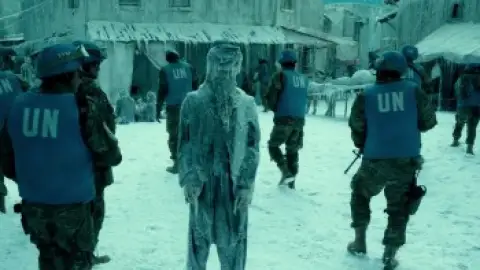 Still 4 of Geostorm (2017) BluRay [Hindi (ORG 2.0) & English] 4K 1080p 720p & 480p Dual Audio [x264/10Bit-HEVC]