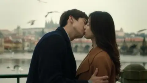 Still 5 of The Beauty Inside (2015) BluRay [Hindi (ORG 2.0) & Korean] 1080p 720p & 480p Dual Audio [x264/10Bit-HEVC]