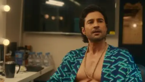 Still 7 of ShowTime (Season 1) WEB-DL [Hindi DD5.1] 4K 1080p 720p & 480p [x264/HEVC] HD | ALL Episodes [HotStar Series]