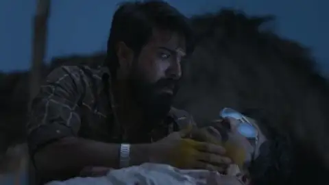 Still 6 of Rangasthalam (2018) UNCUT DS4K WEB-DL [Hindi (DD5.1) & Telugu] 4K 1080p 720p & 480p Dual Audio [x264/10Bit-HEVC]