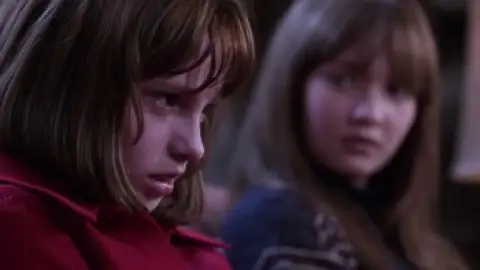 Still 2 of The Conjuring 2 (2016) BluRay [Hindi (ORG 5.1) & English] 1080p 720p & 480p Dual Audio [x264/ESubs]