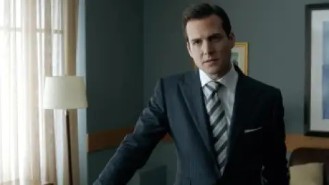 Still 5 of Suits (Season 1) BluRay [Hindi (ORG 2.0) & English] 1080p 720p & 480p [x264/HEVC] | [ALL Episodes]