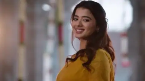 Still 6 of #Single (2025) WEB-DL [Hindi (DD5.1) & Telugu] 4K 1080p 720p & 480p Dual Audio [x264/10Bit-HEVC]