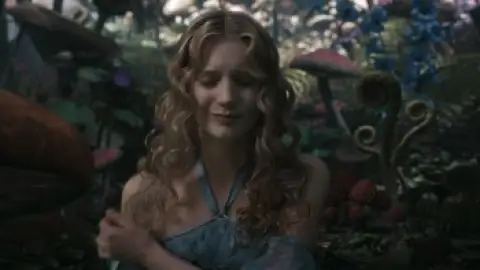 Still 2 of Alice in Wonderland (2010) BluRay [Hindi (ORG 2.0) & English] 1080p 720p & 480p Dual Audio [x264/10Bit-HEVC]