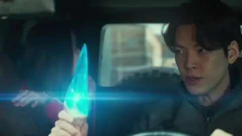 Still 2 of Alienoid: Return to the Future (2024) WEB-DL [Hindi (ORG 5.1) & English] 1080p 720p & 480p Dual Audio [x264/10Bit-HEVC]