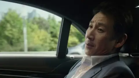 Still 3 of Parasite (2019) BluRay [Hindi (DD5.1) & Korean] 4K 1080p 720p & 480p Dual Audio [x264/10Bit-HEVC]