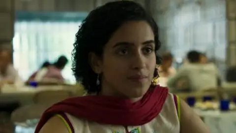 Still 5 of Photograph (2019) WEB-DL [Hindi DD5.1] 4K 1080p 720p & 480p [x264/HEVC]