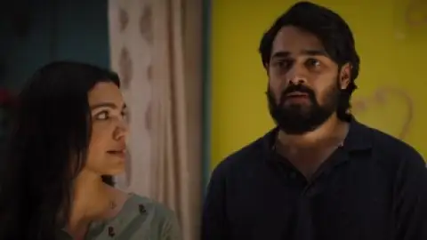 Still 5 of Taaza Khabar (Season 2) WEB-DL [Hindi DD5.1] 4K 1080p 720p & 480p [x264/10Bit-HEVC] HD | ALL Episodes [HotStar Series]