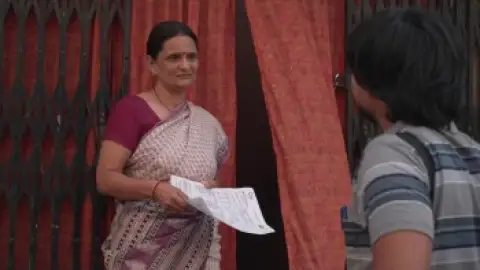 Still 2 of Gullak (Season 2) WEB-DL Hindi [DD2.0] 1080p 720p & 480p x264 | SonyLiv Series