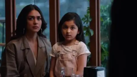 Still 7 of Hi Nanna (2023) WEB-DL [Hindi (ORG DD5.1) & Telugu] 1080p 720p & 480p Dual Audio [x264/10Bit-HEVC] HD