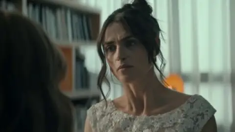 Still 1 of The Ex-Wife (Season 2) WEB-DL [Hindi (DD2.0) & English] 1080p 720p & 480p x264