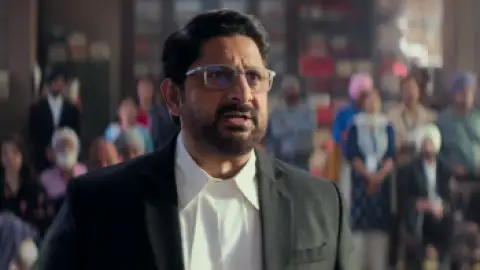 Still 4 of Jolly LLB 3 (2025) DS4K WEB-DL [Hindi DD5.1] 4K 1080p 720p & 480p [x264/10Bit-HEVC]