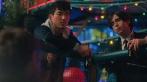 Still 2 of The Umbrella Academy (Season 2) WEB-DL [Hindi (DD5.1) & English] 1080p 720p & 480p [x264/Esubs] | [ALL Episodes] | NF Series
