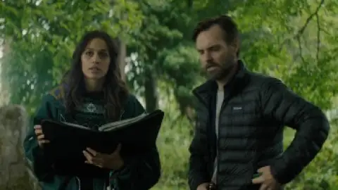 Still 3 of Bodkin (Season 1) WEB-DL [Hindi (ORG 5.1) & English] 1080p 720p & 480p [x264/10Bit-HEVC] | [ALL Episodes] | NF Series