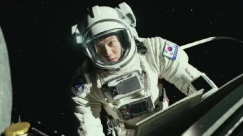Still 2 of The Moon (2023) WEB-DL [Hindi (ORG 5.1) & Korean] 1080p 720p & 480p Dual Audio [x264/ESubs]