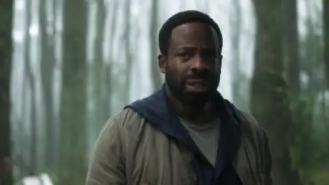 Still 6 of La Brea (Season 1) BluRay [Hindi (DD 2.0) & English] 1080p 720p & 480p x264 Dual Audio DD5.1