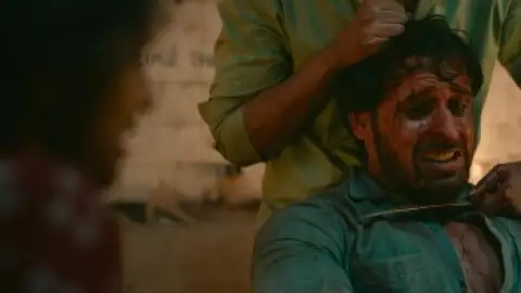 Still 6 of Saaree (2025) WEB-DL [Hindi (DD2.0) & Telugu] 1080p 720p & 480p Dual Audio [x264/10Bit-HEVC]