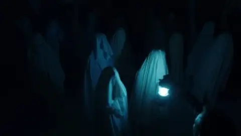 Still 4 of Insidious: Chapter 2 (2013) BluRay [Hindi (DD2.0) & English] 1080p 720p & 480p Dual Audio [x264/10Bit-HEVC]