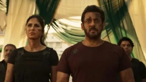 Still 7 of Tiger 3 (2023) DS4K WEB-DL [Hindi DD5.1] 4K 1080p 720p & 480p [x264/HEVC]