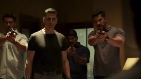 Still 4 of Sooryavanshi (2021) WEB-DL [Hindi DD5.1] 1080p 720p & 480p [x264/HEVC]