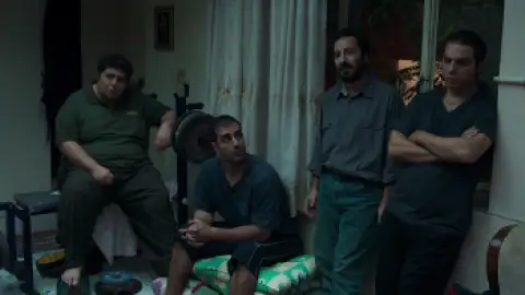 Still 6 of Leila’s Brothers (2022) BluRay [Hindi (ORG 5.1) + Persian] 1080p 720p & 480p Dual Audio [x264/10Bit-HEVC]