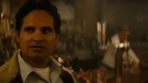 Still 6 of Narcos: Mexico (Season 1) WEB-DL [Hindi (ORG 5.1) & English] 1080p 720p & 480p x264 Dual Audio DD5.1