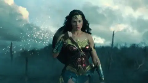 Still 4 of Wonder Woman (2017) BluRay [Hindi (ORG 2.0) + English] 4K 1080p 720p & 480p Dual Audio [x264/10Bit-HEVC]