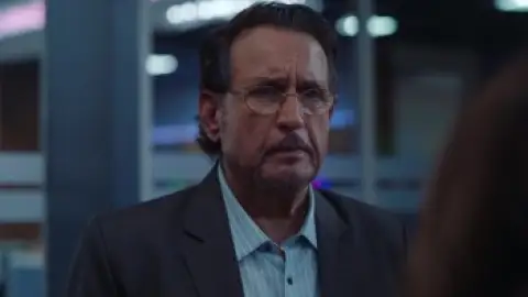 Still 5 of The Broken News (Season 1) WEB-DL [Hindi DD5.1] 1080p 720p & 480p [x264/ESubs] HD | ALL Episodes [ZEE5 Series]